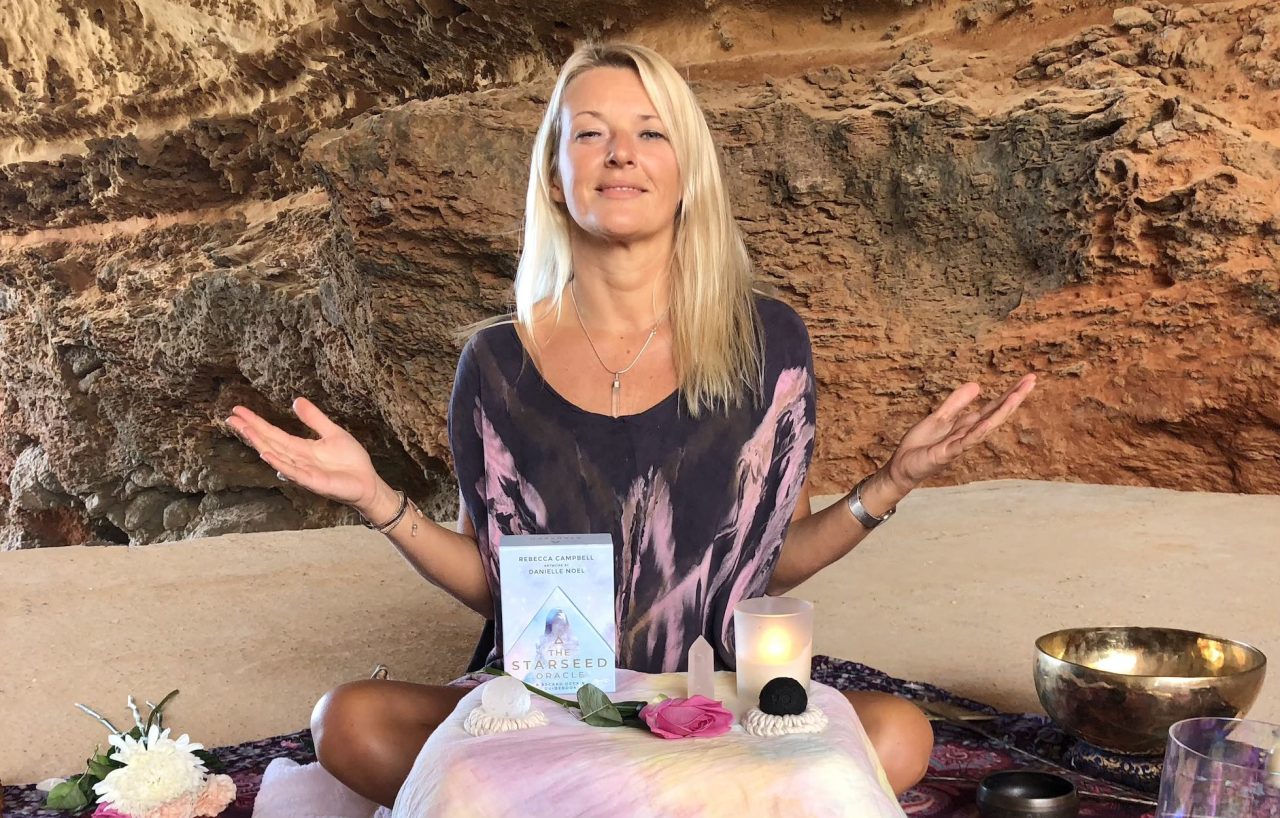 Open arms purple dress in cala conte